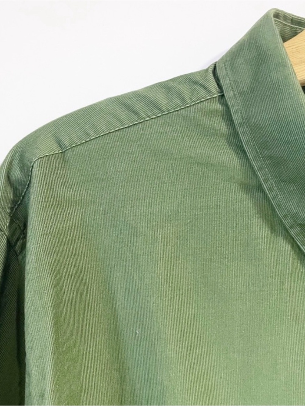 Boden Men's Button-Down Shirt in Olive Green